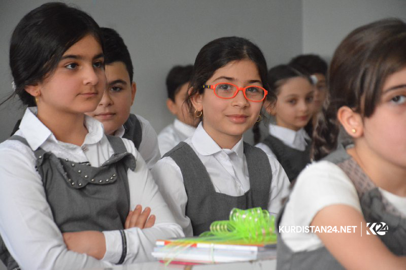 سەرۆکی حکوومەت زەنگی ساڵی نوێی خوێندنی لێدا